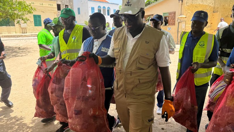 Pollution marine : Les AMP de Gorée mobilisent citoyens et plongeurs pour nettoyer la plage de Dalifort-Foirail