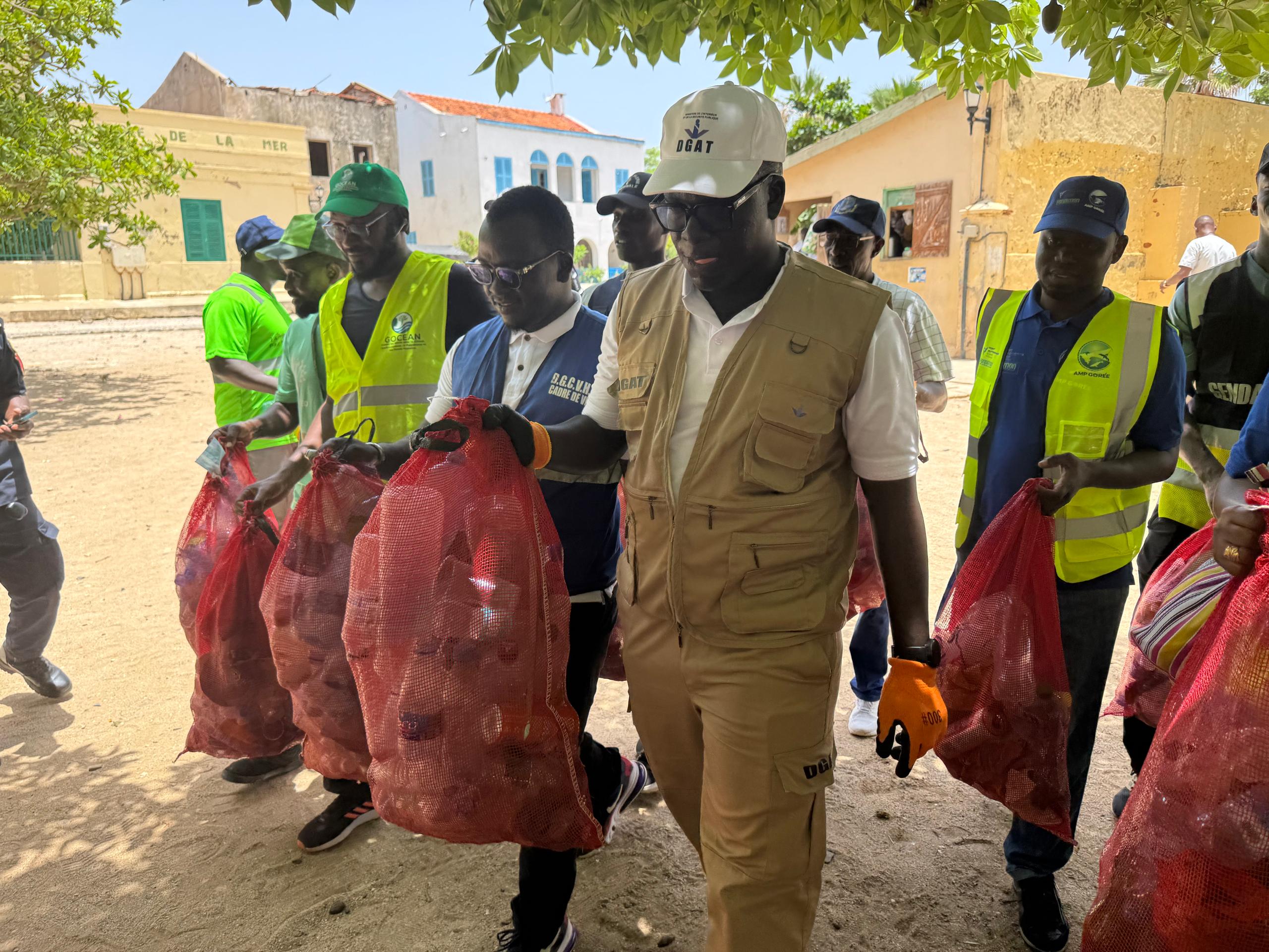 Pollution marine : Les AMP de Gorée mobilisent citoyens et plongeurs pour nettoyer la plage de Dalifort-Foirail