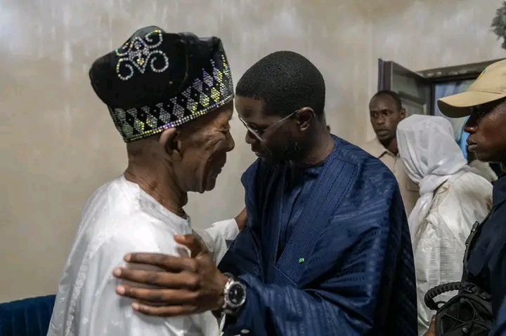 Décès de Cheikh Mouhamadoul Macky Ibrahima Niass : Bassirou Diomaye Faye présente les condoléances de la Nation à Médina Baye