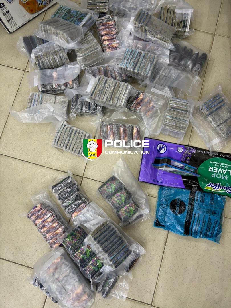 Dakar : une femme arrêtée pour un colis « GP » contenant du haschisch, de la cocaïne et du MDMA envoyé par son mari depuis les USA