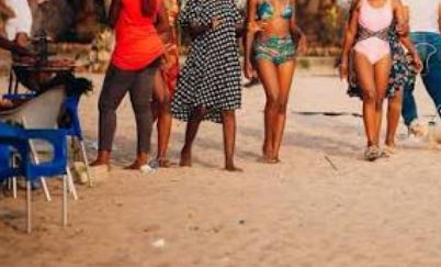 Guédiawaye : Un couple s’adonne à des ébats en plein jour sur la plage…