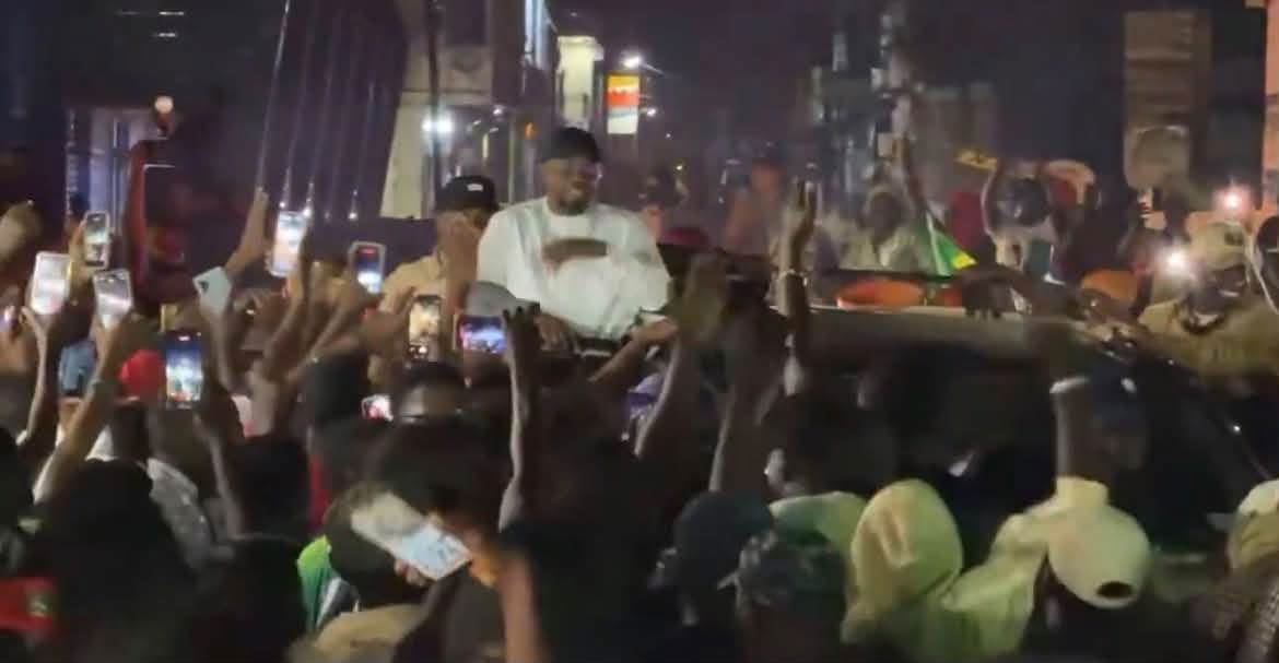 Ziguinchor : Ousmane Sonko accueilli par une foule en liesse après la cérémonie du projet SN10 