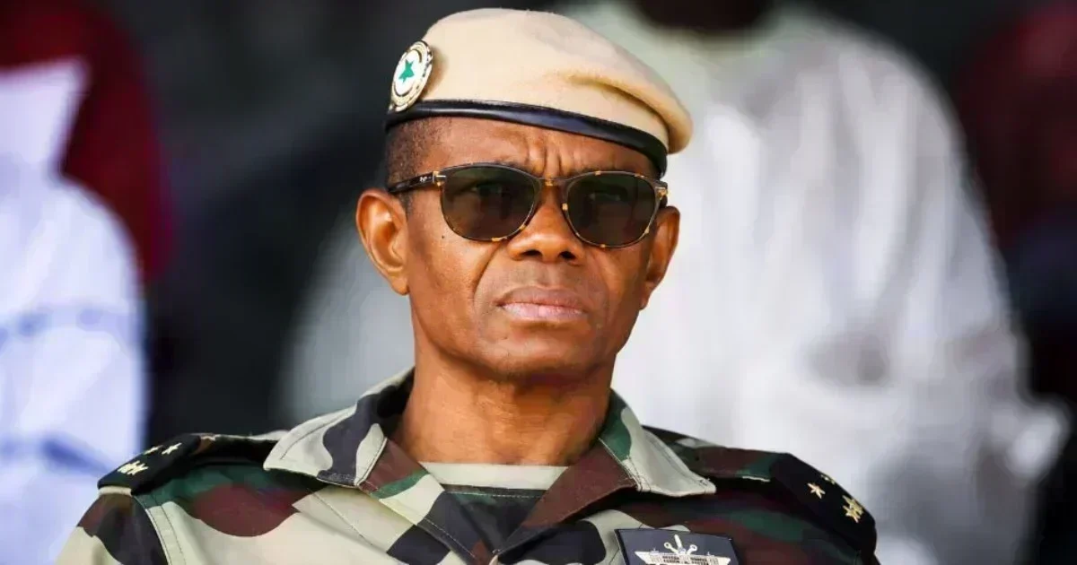 https://senego.com/general-souleymane-kande-nomme-directeur-general-du-renseignement-exterieur_2005483.html