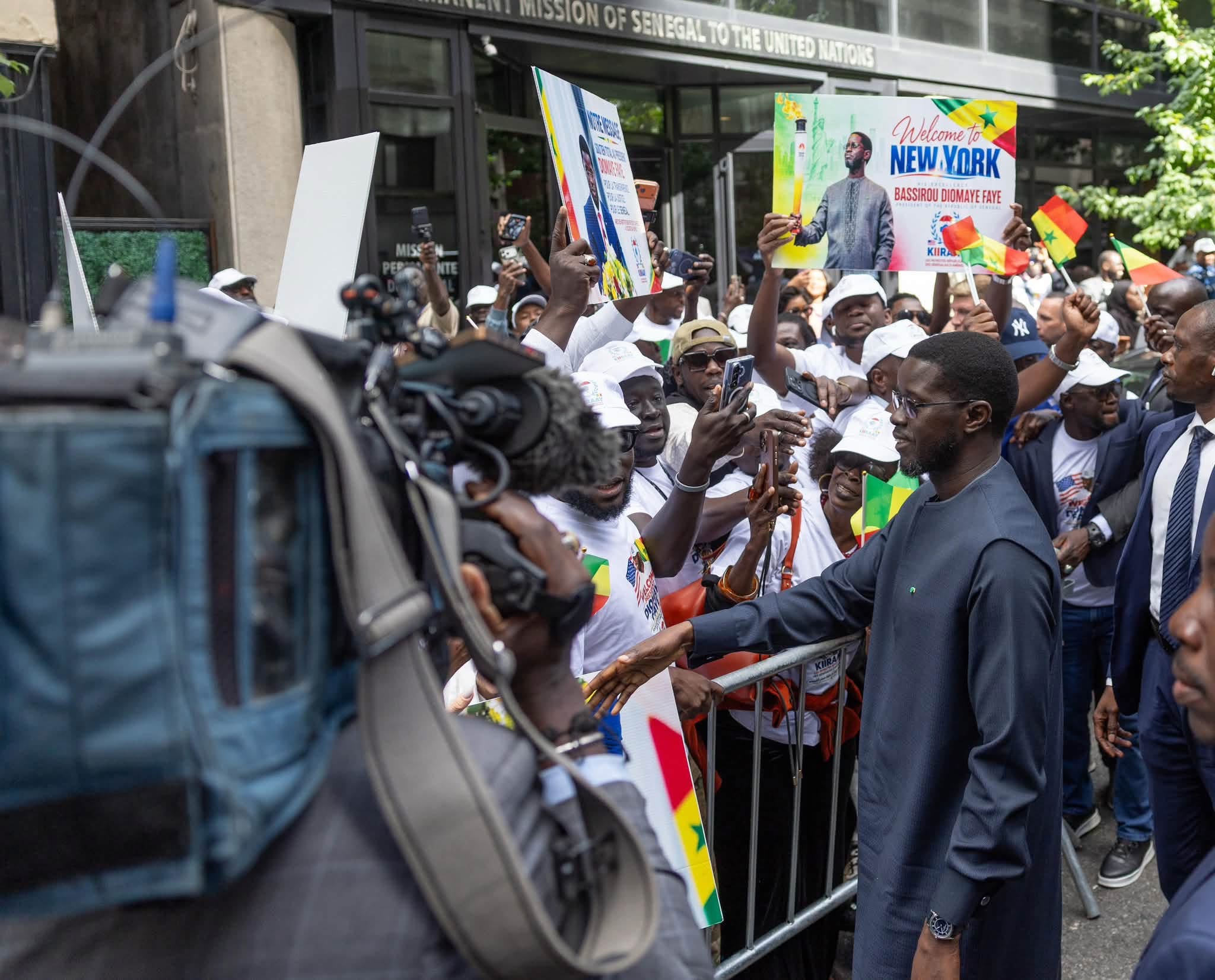 Bassirou Diomaye Faye arrive à New York et communie avec la diaspora
