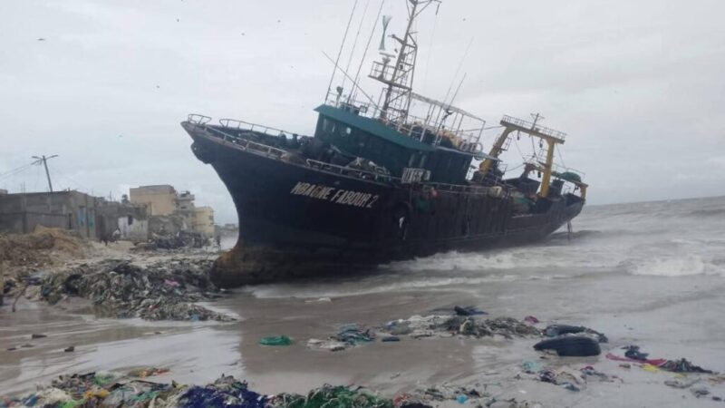Dakar : le renflouement des navires échoués attend une météo favorable