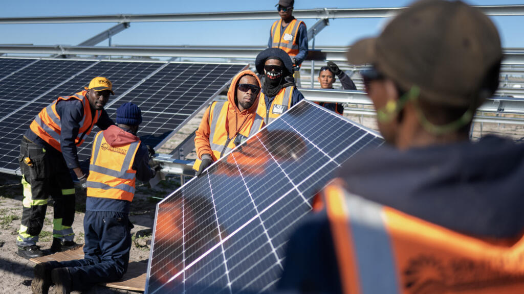 Solaire chinois en Afrique : +54 % en 2025 face au pari pétrolier de Trump