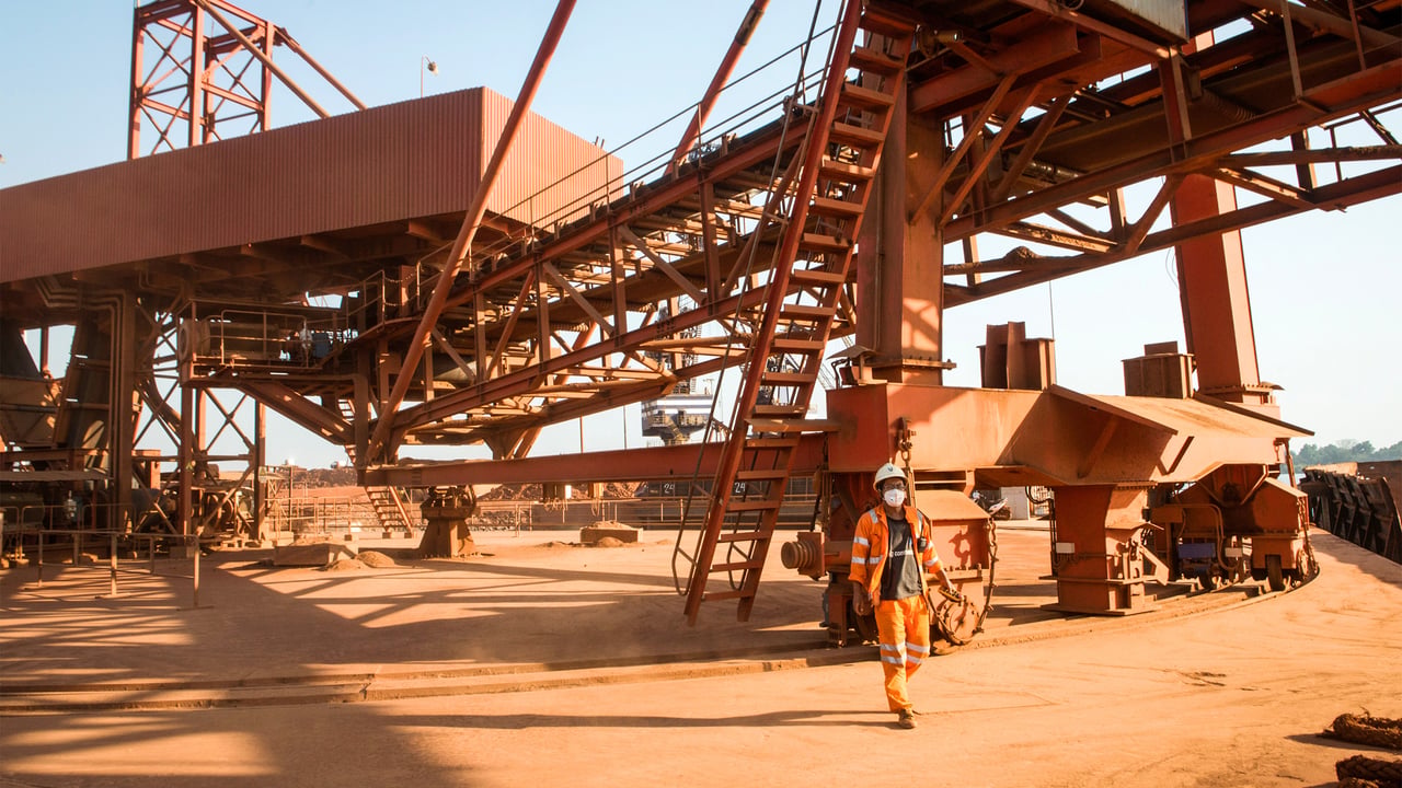 Guinée : les raffineries de bauxite face au déficit énergétique et aux questions environnementales