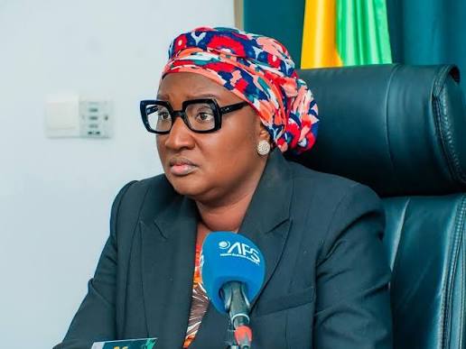 Khady Diène Gaye défend Sonko et s’attaque à Abdourahmane Diouf sur la dette