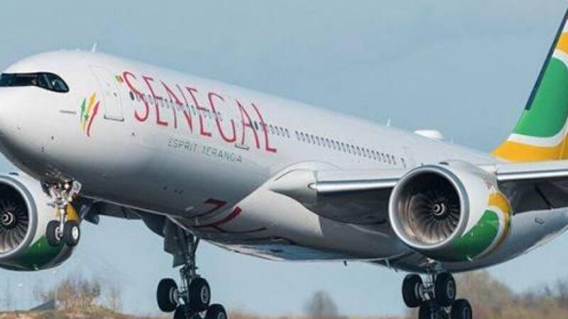 Air Sénégal acquiert un Boeing 737-800 avec l’appui de l’État, aux couleurs des JOJ