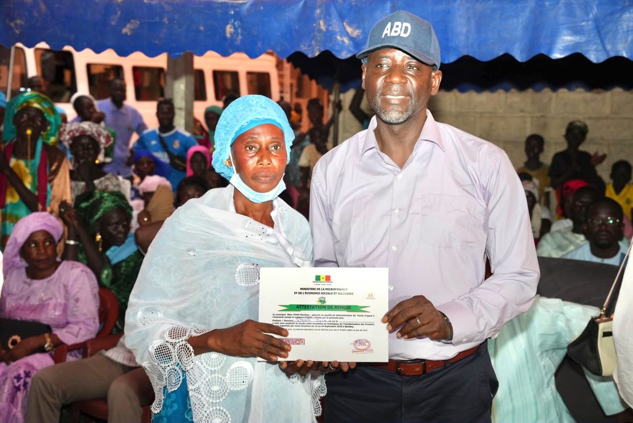 Alioune Dione préside la cérémonie de remise des attestations à 650 femmes formées à Bambey