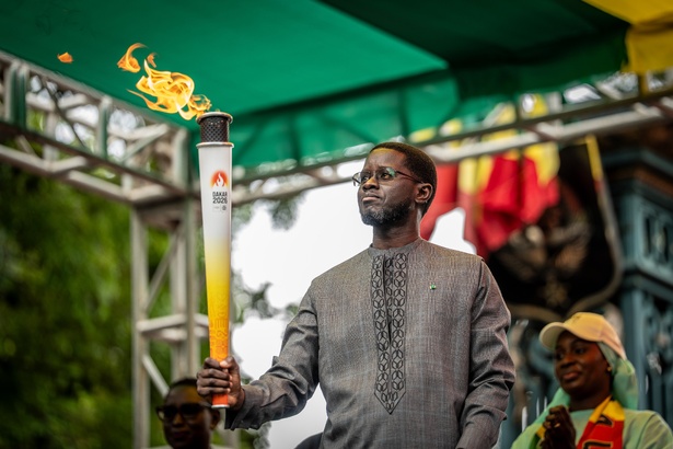 Diomaye Faye reçoit la Flamme olympique : cap sur les 14 régions avant le 31 octobre