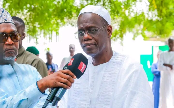 Cheikh Hamidou Kane : le Premier ministre s’incline devant la mémoire de l’illustre écrivain