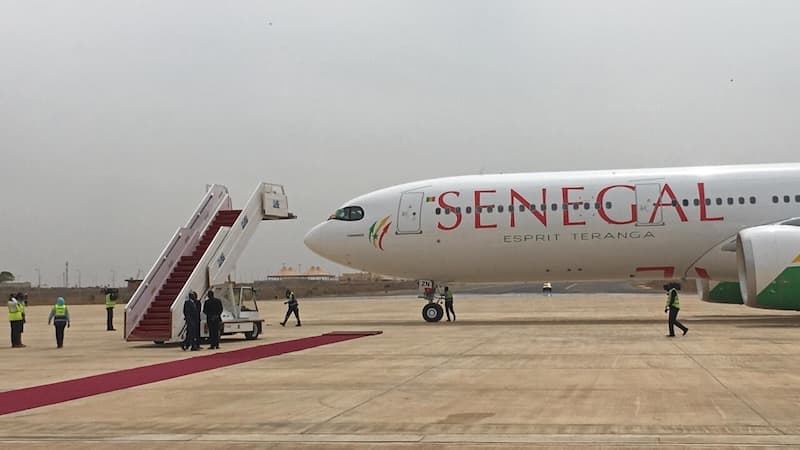 Un avion d’Air Sénégal à l’aéroport international Blaise-Diagne, géré par LAS SA.
