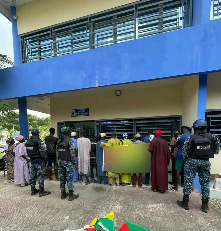 Ziguinchor : 28 individus interpellés lors d’une opération conjointe entre la Gendarmerie et les Armées (Photos)