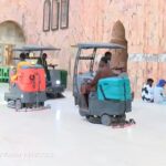 Touba : Découvrez les impressionnantes machines utilisées pour nettoyer l’esplanade de la Grande Mosquée (Vidéo)