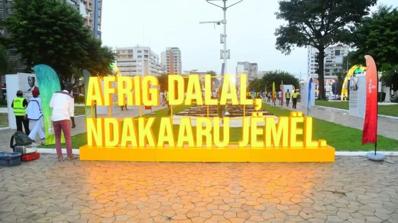 Dakar inaugure la Place de l’Indépendance rénovée, avec pavage, LED et espaces verts