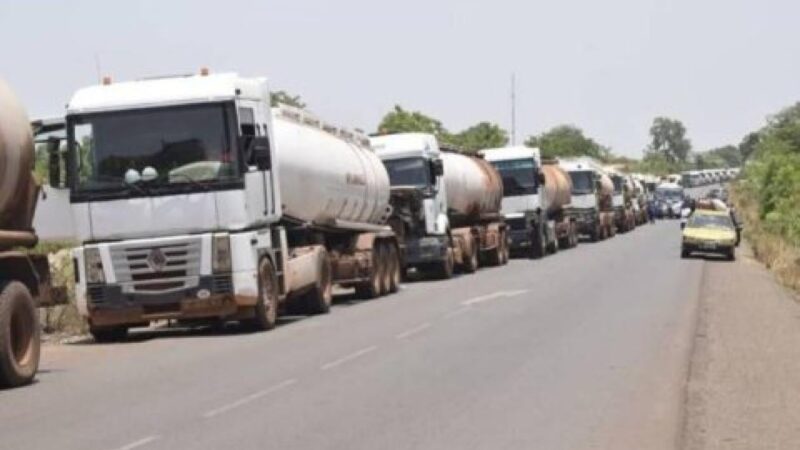 Mali : un convoi de 1 107 camions-citernes ravitaille Bamako en carburant