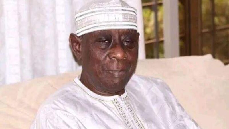 Décès de Cheikh Hamidou Kane : Ousmane Sonko rend hommage à une « voix majeure » de la littérature sénégalaise