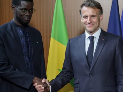 Emmanuel Macron annule sa tournée au Sénégal et au Nigeria sur fond de crise sociale