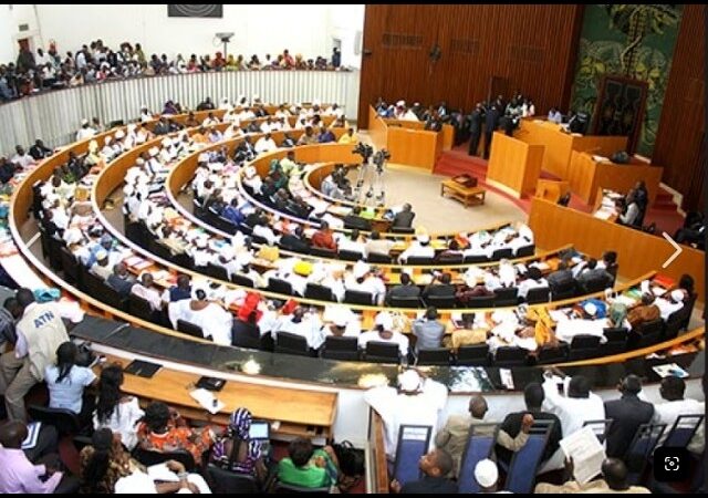 Abdou Mbow porte plainte contre un député PASTEF ; plénière sur la LFR à l’Assemblée