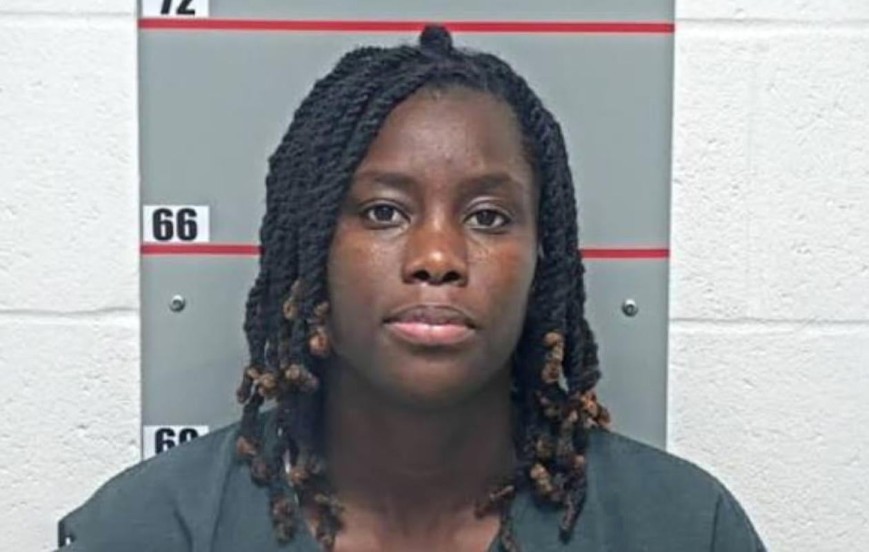 Aminata Seck : l’ordre d’expulsion annulé, mais la détention continue