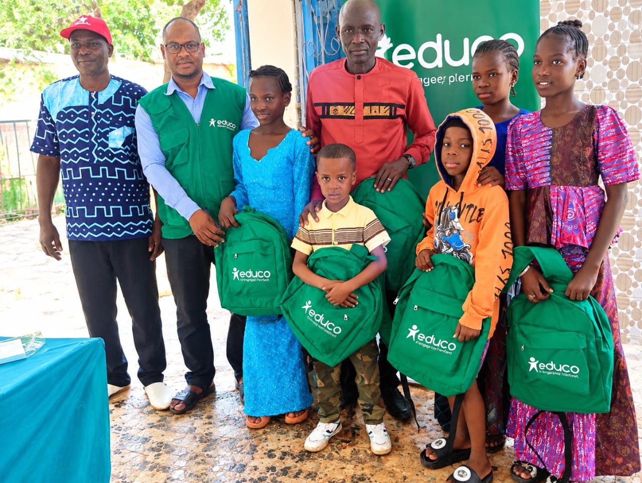Educo distribue 1 900 kits scolaires dans 10 écoles rurales de Médina Yoro Foulah