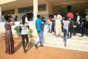 À Dakar, le transfert scolaire impose aux familles un parcours administratif exigeant