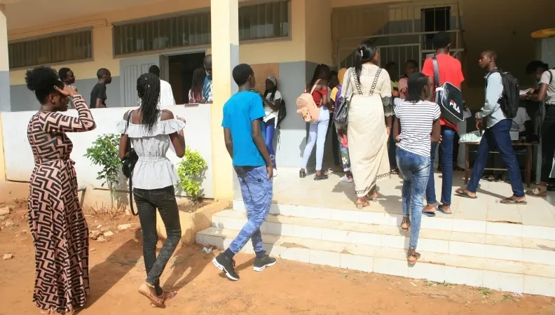 À Dakar, le transfert scolaire impose aux familles un parcours administratif exigeant